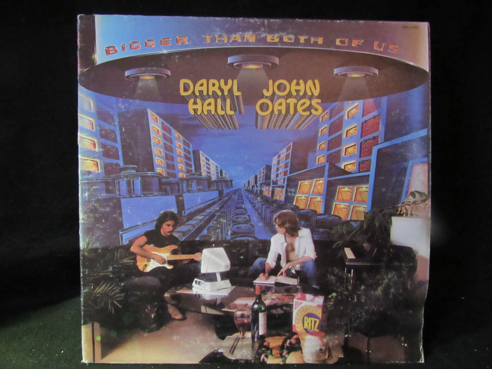 Daryl Hall & John Oates - Bigger Than Both Of Us